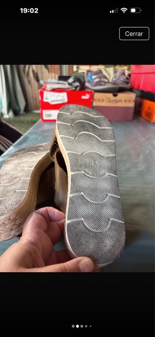 Sandalias de piel beige y marrón
