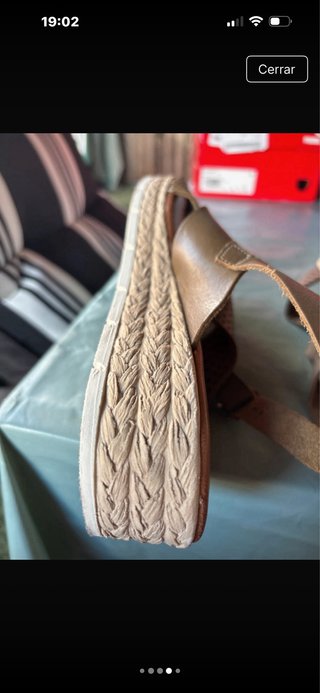 Sandalias de piel beige y marrón