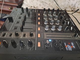 Mesa de mezclas Pioneer DJM-700 Negra