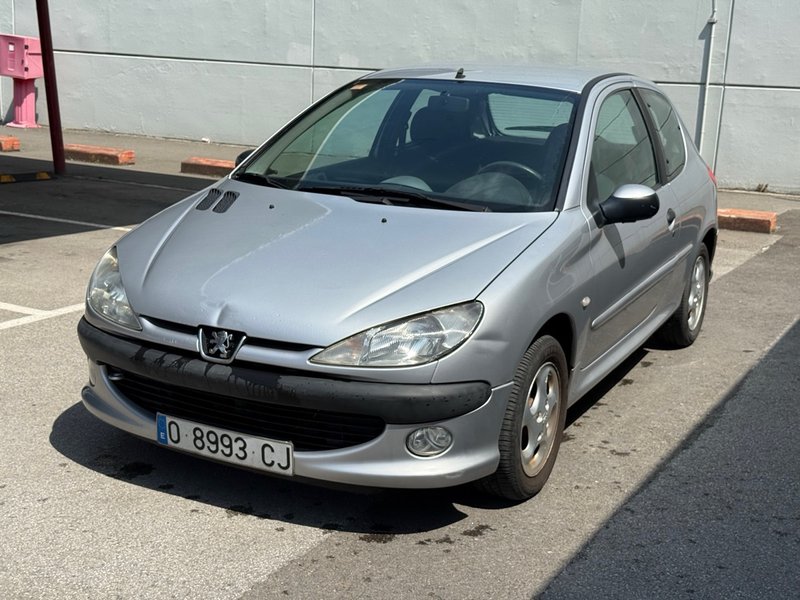 Peugeot 206 Año 2000 - foto 1
