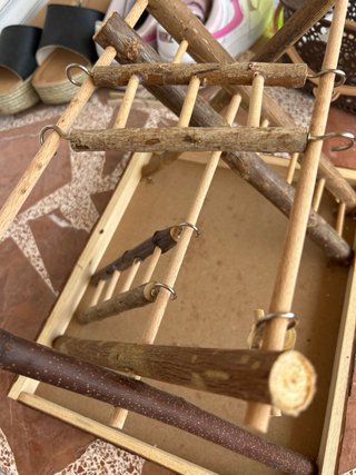 Parque de juegos para loros de madera