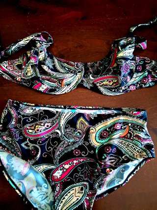 Bikini fantasia nero e multicolor