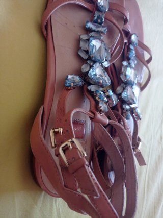 Sandalias Guess adornos pedrería rosa