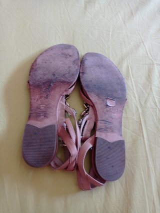 Sandalias Guess adornos pedrería rosa