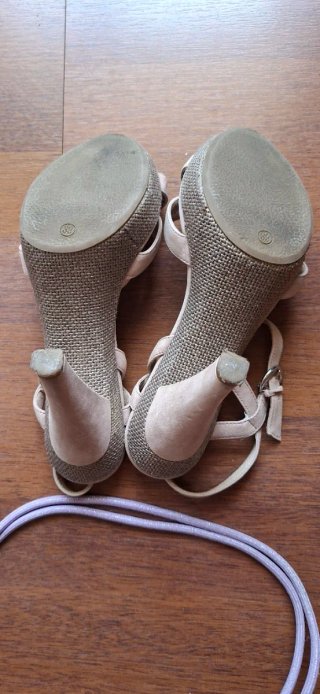 Sandalias de tacón beige