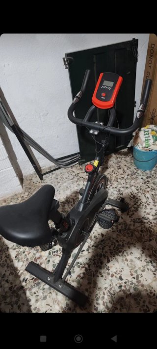 Banco abdominales y bicicleta estática