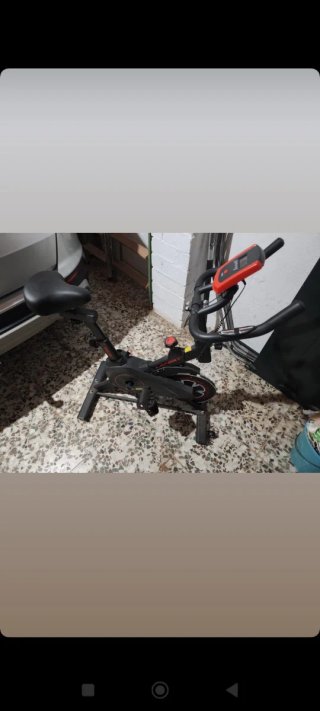 Banco abdominales y bicicleta estática