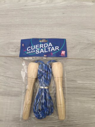 Cuerda de saltar con mangos de madera