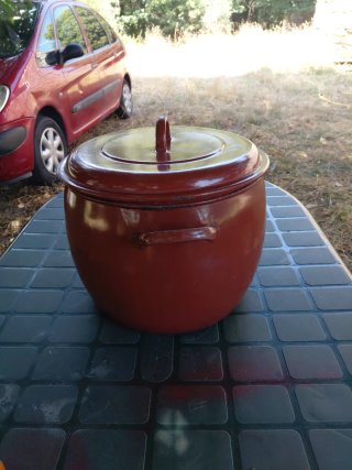 Olla antigua roja