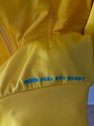 Chaqueta Adidas x Bad Bunny Amarilla Talla M NUEVA
