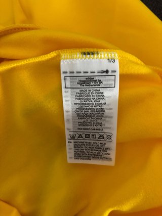 Chaqueta Adidas x Bad Bunny Amarilla Talla M NUEVA