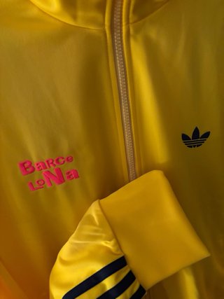 Chaqueta Adidas x Bad Bunny Amarilla Talla M NUEVA