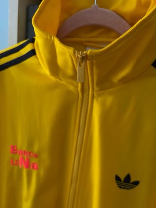 Chaqueta Adidas x Bad Bunny Amarilla Talla M NUEVA