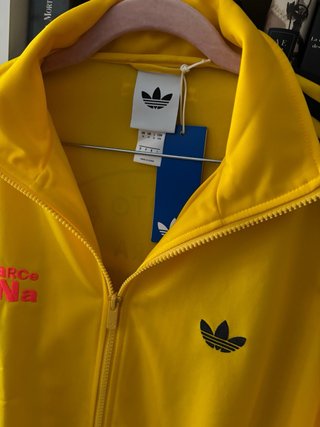 Chaqueta Adidas x Bad Bunny Amarilla Talla M NUEVA