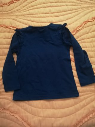 Camisola com máquina fotográfica