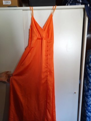 Vestido naranja largo con botones