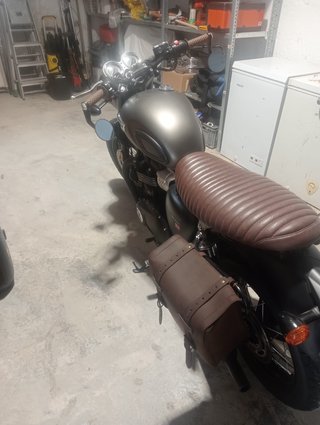 Triumph Bonneville T100 Negra y Marrón