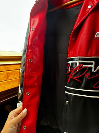 Chaqueta Estilo Motero Bershka Roja y Negra Talla