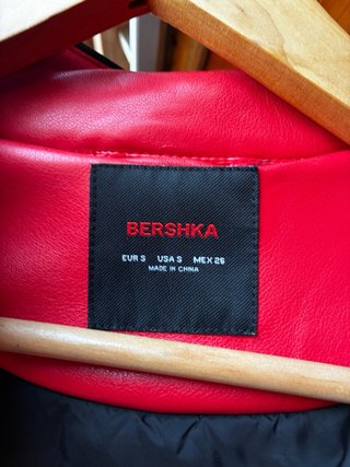 Chaqueta Estilo Motero Bershka Roja y Negra Talla