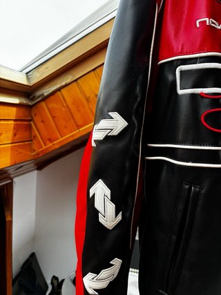 Chaqueta Estilo Motero Bershka Roja y Negra Talla