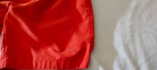 Bañador corto rojo