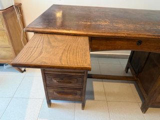 Mesa de despacho antigua de madera
