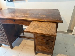 Mesa de despacho antigua de madera