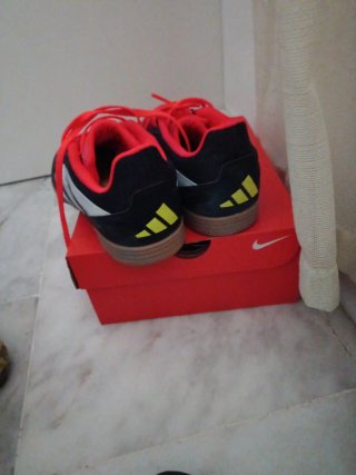 Zapatillas Adidas Predator Negras y Rojas