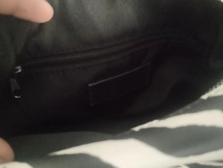 Bolso Bershka estampado cebra con cadena