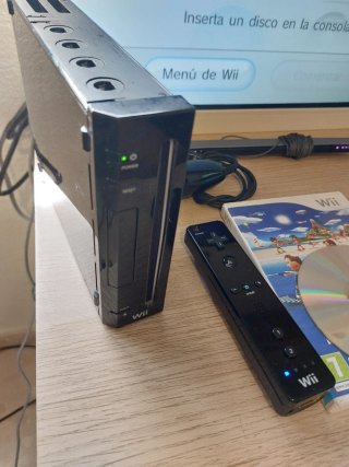 Consola Wii + 2 Mandos + 2 Nunchuk