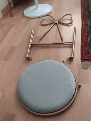 Sedia trucco dorata con seduta grigia