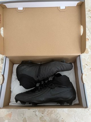 Botas de fútbol Nike negras