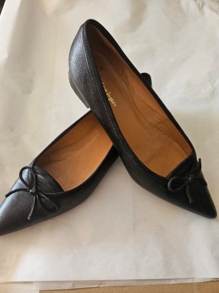 Zapatos piel UNISA planos negros mujer. N° 40.