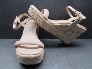 Sandalias cuña Parfois beige
