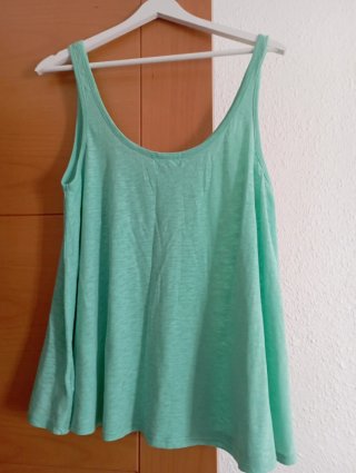 Top verde con bolsillo