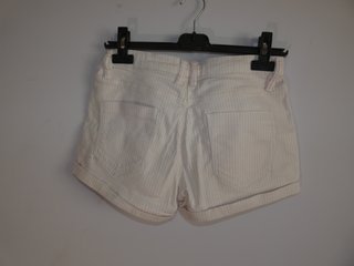 Shorts vaqueros blancos a rayas rosas