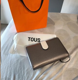 Monedero Tous plateado, interior lila
