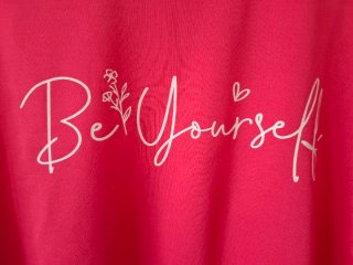 Sudadera fucsia Be Yourself