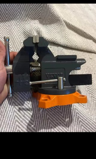 NUEVO! Tornillo de banco giratorio (aprieto)