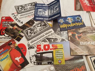 Lote Euskadi: Cartas, Libros y Pegatinas Antiguas