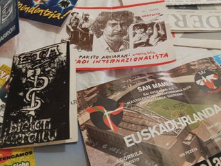 Lote Euskadi: Cartas, Libros y Pegatinas Antiguas