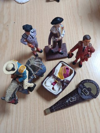 Lote de figuras torero y caballoregalo toro tienep
