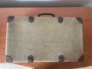 Maleta antigua vintage de viaje beige y marrón