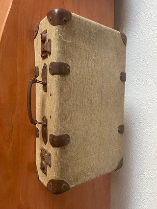Maleta antigua vintage de viaje beige y marrón