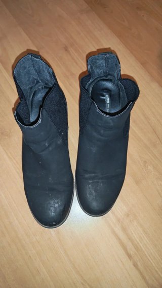 Lote de calzado: Zapatillas y tacones
