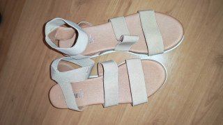 Lote de calzado: Zapatillas y tacones