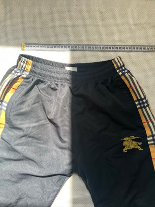 Pantalón corto de verano con bolsillos de marca