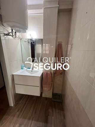 Piso en alquiler en Pueblo Nuevo en Madrid