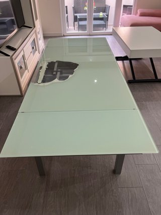 Mesa de cocina y 4 sillas de cuero
