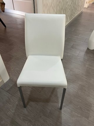 Mesa de cocina y 4 sillas de cuero